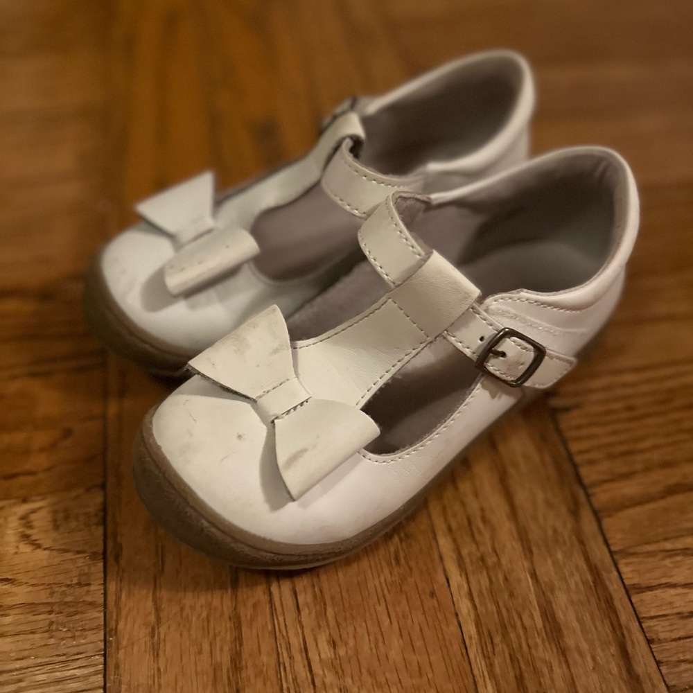 L'Amour White Dress Shoes with Bow Accent